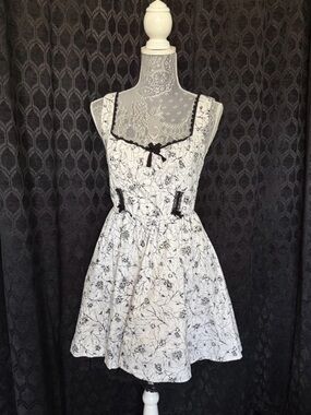 Hot Topic Goth Floral Insect Cotton Dress with Lace Trim MEDIUM